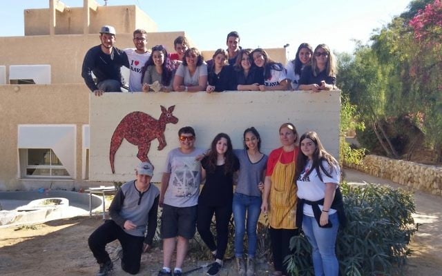 AUJS visitors in the Arava. AUJS visitors in the Arava.