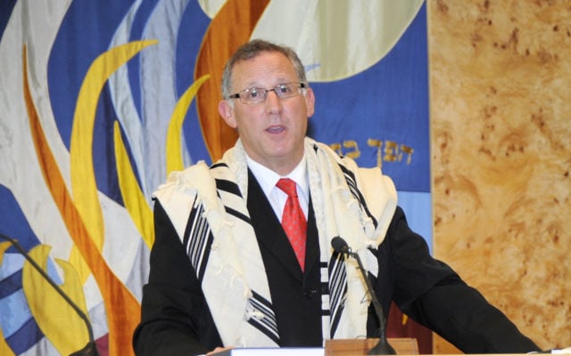 Senior rabbi Garry Robuck, who gave his last Rosh Hashanah sermon at NSTE. Senior rabbi Garry Robuck, who gave his last Rosh Hashanah sermon at NSTE.
