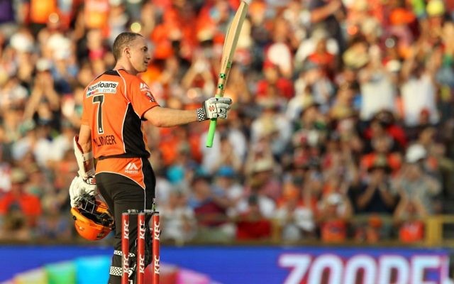 Klinger doing everything he can to get Australia over the line. Klinger doing everything he can to get Australia over the line.