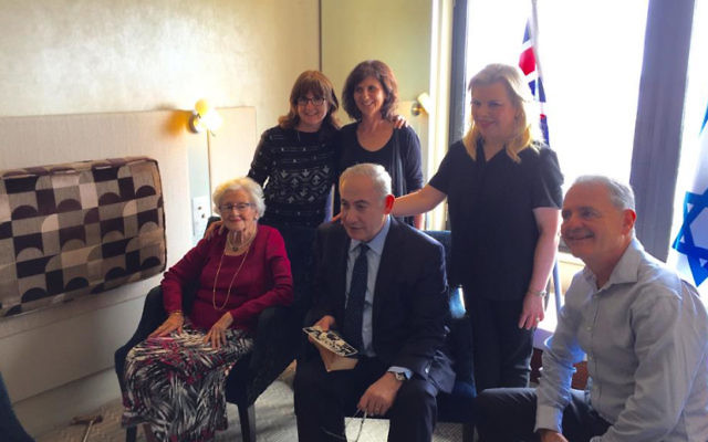 Benjamin Netanyahu  and his wife Sara with their cousins (from left) Ethne Lurie, Shani Diamond, Shamara Lurie and Eddie Lurie.