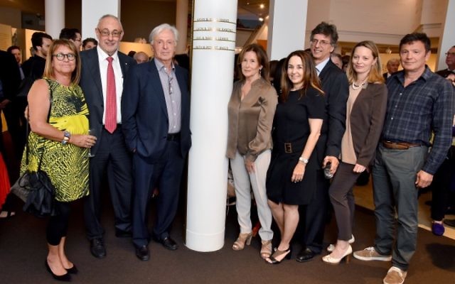 From left: Nanna and Gus Lehrer, Bob and Ruth Magid, Kathy and Greg Shand, Simona and Leon Kamenev standing next to a pillar at the SJM that now
bears their names. Photo: Noel Kessel From left: Nanna and Gus Lehrer, Bob and Ruth Magid, Kathy and Greg Shand, Simona and Leon Kamenev standing next to a pillar at the SJM that now
bears their names. Photo: Noel Kessel