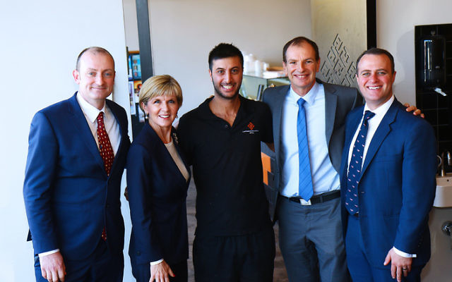 Reuven Nahoom with Foreign Minister Julie Bishop. Reuven Nahoom with Foreign Minister Julie Bishop.