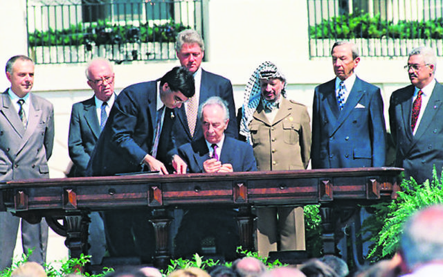 Shimon Peres at the signing ceremony.
Photo: Avi Ohayon/GPO Shimon Peres at the signing ceremony.
Photo: Avi Ohayon/GPO