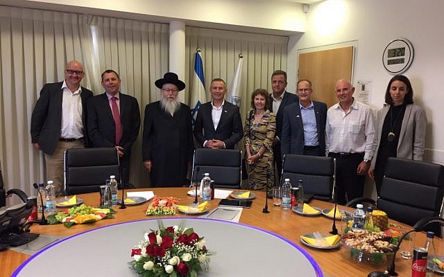 Yaakov Litzman (third left) and Roger Cook (fourth left).