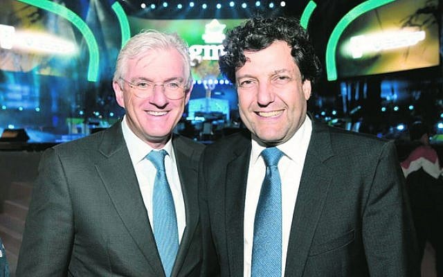 Steven Lowy (left) with predecessor David Koschitzky.