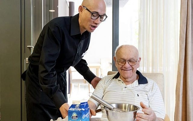 Anton Urbina and resident Thomas Meyer making breakfast in the Special
Care Unit kitchen. Photo: Daniel Linnet