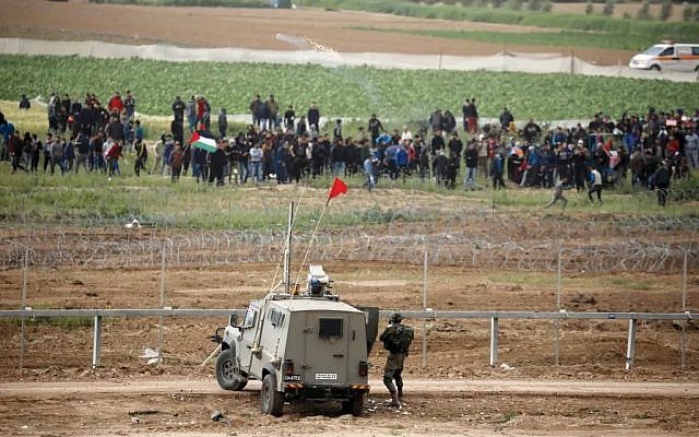 Gazan protesters at the border fence on Saturday. Photo: Reuters
