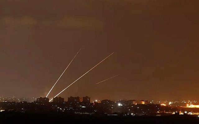 Streaks of light are pictured as rockets are launched from the northern Gaza Strip towards Israel, as seen from Sderot, Israel August 8, 2018. Photo: Reuters/Amir Cohen