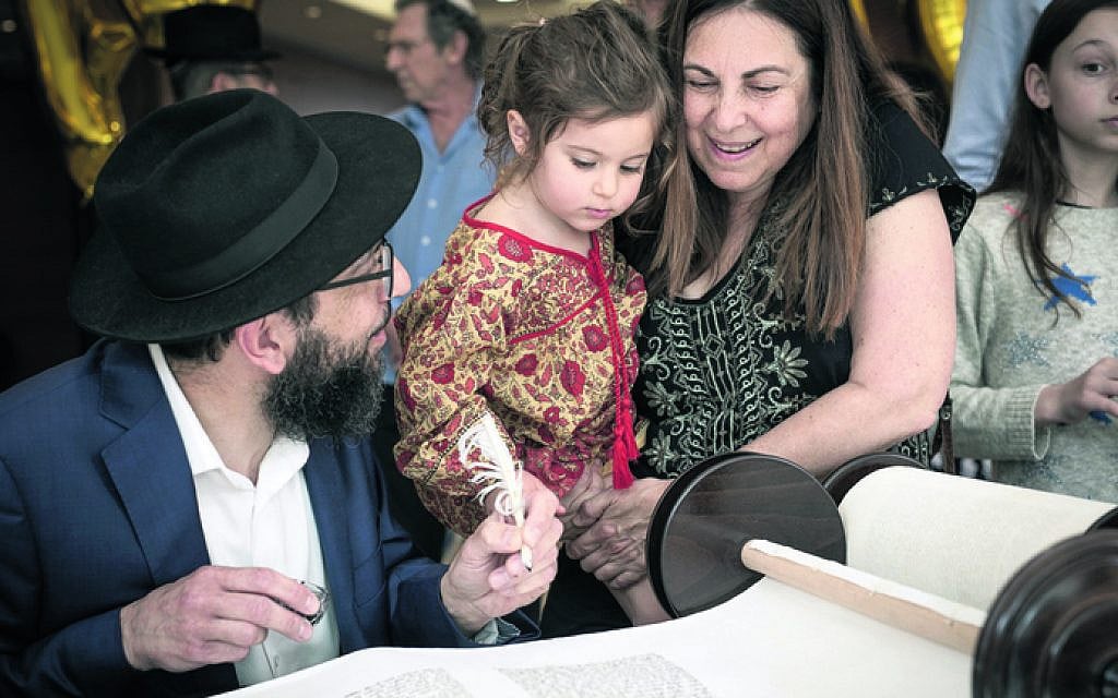 From left: Rabbi Shlomo Israel, Talia Lizor, Orna Triguboff.