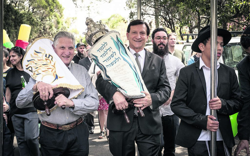 Robert Schneider (left), Ron Hoenig.