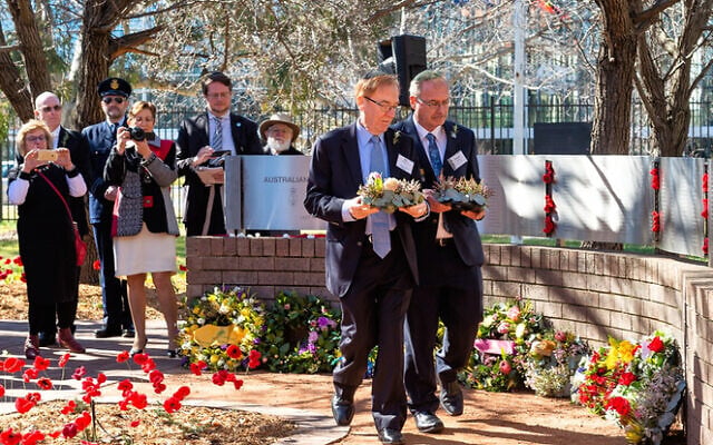 Peter Allen (right) and NAJEX president Roger Selby at the Australian Jewish
War Memorial dedication ceremony last year. Photo: Bradley Cummings Peter Allen (right) and NAJEX president Roger Selby at the Australian Jewish
War Memorial dedication ceremony last year. Photo: Bradley Cummings