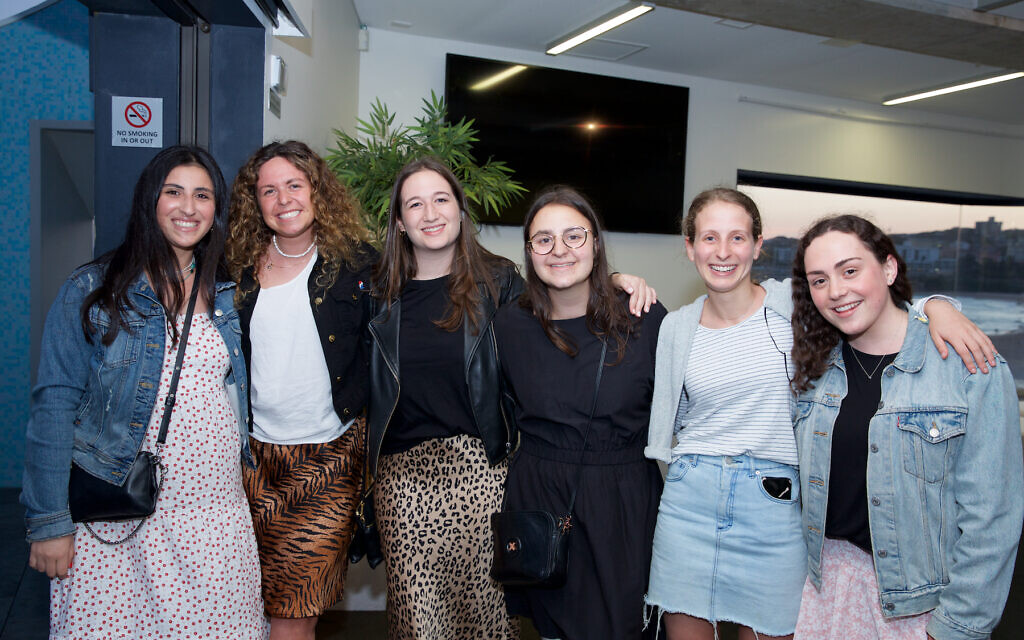 Isabella Simantov, Chana Hirshowitz, Emma Sharp, Cara Leibowitz, Nicola Futeran, Lori Bernstein. Isabella Simantov, Chana Hirshowitz, Emma Sharp, Cara Leibowitz, Nicola Futeran, Lori Bernstein.