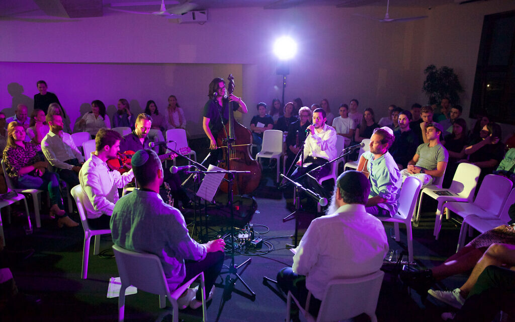 The Shabbat Project kicked off at North Bondi Surf Club with over 120
young adults at “The Journey – a night of
music, meditation and mindfulness”. The Shabbat Project kicked off at North Bondi Surf Club with over 120
young adults at “The Journey – a night of
music, meditation and mindfulness”.