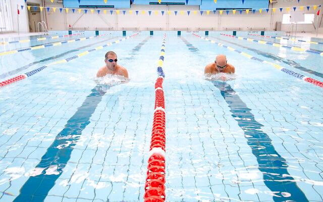 Andrew Maver (left) and Nathan
Sable participating in the 2019
Maccabi MS National Swimathon
at Melbourne’s Bialik College
pool. Photo: Peter Haskin Andrew Maver (left) and Nathan
Sable participating in the 2019
Maccabi MS National Swimathon
at Melbourne’s Bialik College
pool. Photo: Peter Haskin