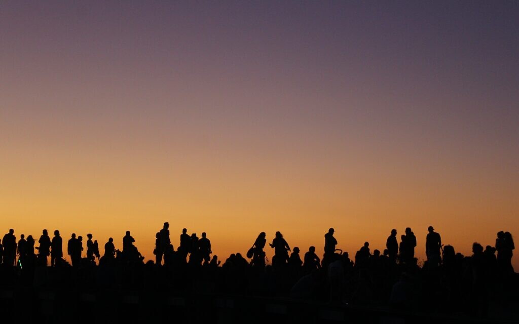 Sharon Flitman’s sunset photo taken on New Year’s Eve at Mordialloc Beach was the winning entry in The AJN's 2018-19 sunrise/sunset competition.
