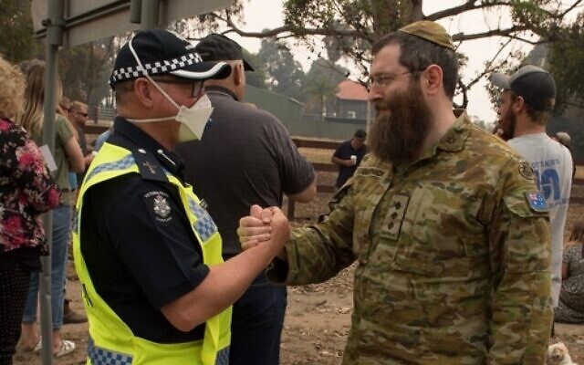 Rabbi Captain Dovid
Gutnick and Victoria Police Senior
Police Chaplain Drew Mellor in
Mallacoota. Rabbi Captain Dovid
Gutnick and Victoria Police Senior
Police Chaplain Drew Mellor in
Mallacoota.
