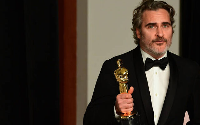 Joaquin Phoenix with his Oscar. Photo: Twitter Joaquin Phoenix with his Oscar. Photo: Twitter