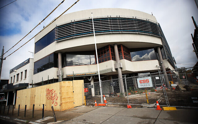Refurbishment and security
upgrades to Beth Weizmann.
Photo: Peter Haskin Refurbishment and security
upgrades to Beth Weizmann.
Photo: Peter Haskin