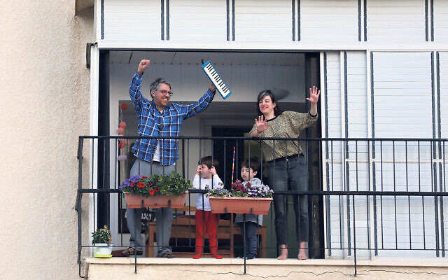 Israelis dancing on their balconies in Tel Aviv.
Photo: EPA/Abir Sultan Israelis dancing on their balconies in Tel Aviv.
Photo: EPA/Abir Sultan