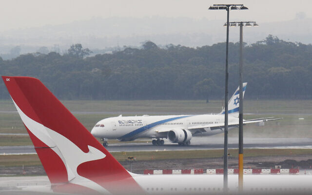 An El Al flight landing at Melbourne's Tullamarine International Airport in 2020. Photo: Peter Haskin An El Al flight landing at Melbourne's Tullamarine International Airport in 2020. Photo: Peter Haskin