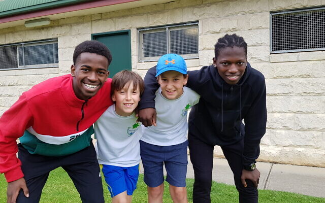 Maccabi Victoria
Tennis Club juniors
Jarrod and Joshua
Strunin (centre) with
Australian-Sudanese
participants at an
inter-community
tennis day. Maccabi Victoria
Tennis Club juniors
Jarrod and Joshua
Strunin (centre) with
Australian-Sudanese
participants at an
inter-community
tennis day.