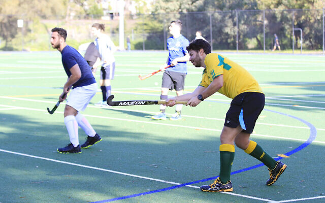 Maccabi Hockey Club men’s players Lawrence Lipson (right) and Ethan Kravietz back at training on June 14 at Albert Park.
Photo: Peter Haskin Maccabi Hockey Club men’s players Lawrence Lipson (right) and Ethan Kravietz back at training on June 14 at Albert Park.
Photo: Peter Haskin