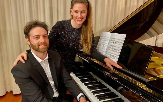 Husband-wife musical duo Vladimir Fanshil and Eleanor Lyons. Husband-wife musical duo Vladimir Fanshil and Eleanor Lyons.