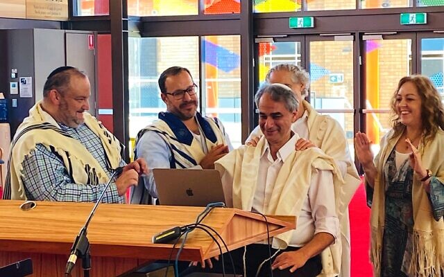 George Mordecai (front) at Emanuel Synagogue receiving s'micha. George Mordecai (front) at Emanuel Synagogue receiving s'micha.
