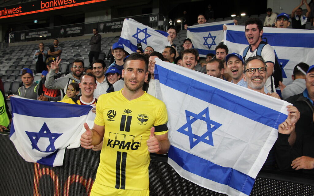 Tomer Hemed with Jewish fans. Photo: Shane Desiatnik Tomer Hemed with Jewish fans. Photo: Shane Desiatnik