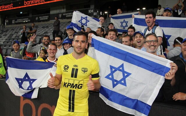 Tomer Hemed with Jewish fans. Photo: Shane Desiatnik Tomer Hemed with Jewish fans. Photo: Shane Desiatnik