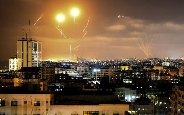 Rockets fired towards Israel from Gaza City are intercepted by Israel's Iron Dome Aerial Defence System on May 10, 2021. (Photo by MAHMUD HAMS / AFP) Rockets fired towards Israel from Gaza City are intercepted by Israel's Iron Dome Aerial Defence System on May 10, 2021. (Photo by MAHMUD HAMS / AFP)