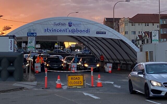 The drive-through testing clinic at Bondi last Wednesday. Photo: Evan Zlatkis The drive-through testing clinic at Bondi last Wednesday. Photo: Evan Zlatkis