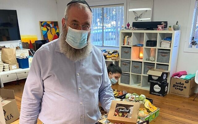Jewish House CEO Rabbi Mendel
Kastel with client food packs. Jewish House CEO Rabbi Mendel
Kastel with client food packs.