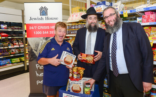 Jonathan Coleman (left) with Rabbi Nochum Schapiro and Rabbi Mendel
Kastel helping with Jewish House’s Pesach food drive. Photo: Henry Benjamin Jonathan Coleman (left) with Rabbi Nochum Schapiro and Rabbi Mendel
Kastel helping with Jewish House’s Pesach food drive. Photo: Henry Benjamin