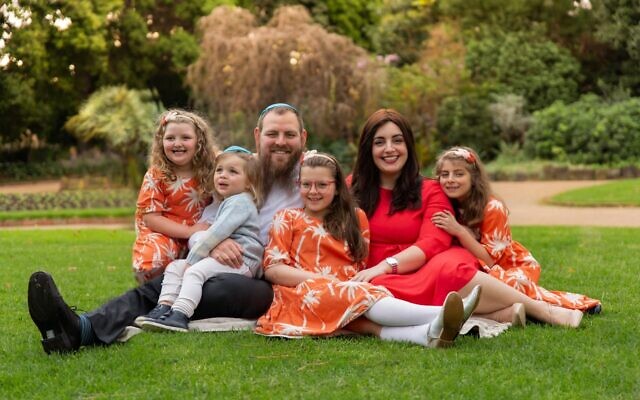 Rabbi Mendy and Rebbetzin Lifshy Ajzenszmidt with their children, Rosie,
Avremy, Shaina Malka and Rivka. Photo: Michal Photography Rabbi Mendy and Rebbetzin Lifshy Ajzenszmidt with their children, Rosie,
Avremy, Shaina Malka and Rivka. Photo: Michal Photography
