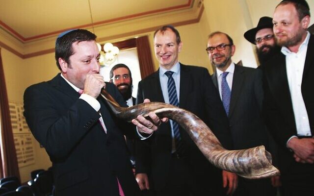 Matthew Guy blows the shofar during a meeting with members of the Rabbinical Council of Victoria in the lead up to Rosh Hashanah in 2015.
Photo: Peter Haskin Matthew Guy blows the shofar during a meeting with members of the Rabbinical Council of Victoria in the lead up to Rosh Hashanah in 2015.
Photo: Peter Haskin