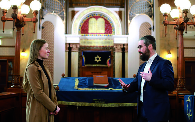 12-8-21. The AJN's Carly Douglas at St Kilda Shule taking with Rabbi Yaakov Glasman. Photo: Peter Haskin 12-8-21. The AJN's Carly Douglas at St Kilda Shule taking with Rabbi Yaakov Glasman. Photo: Peter Haskin