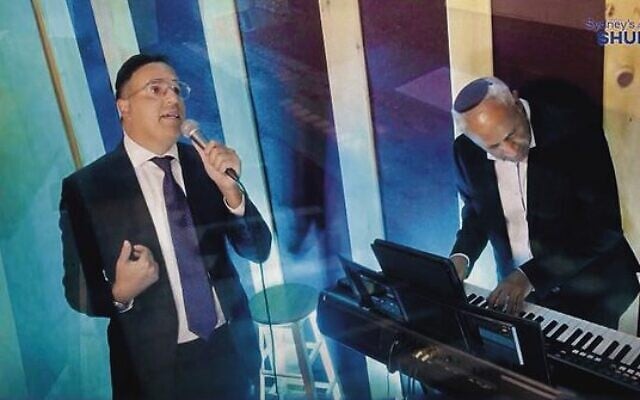 Singer Yaakov Shwekey performs in the online concert. Singer Yaakov Shwekey performs in the online concert.