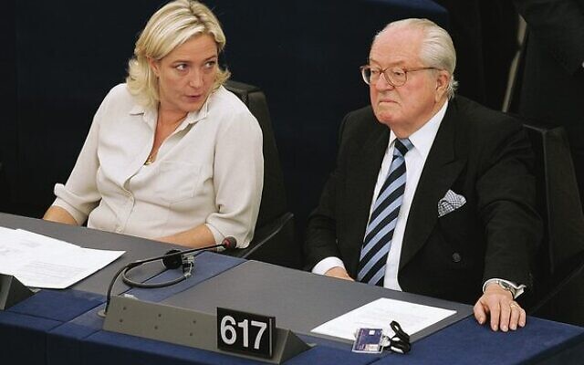 Jean-Marie Le Pen (right) and his daughter Marine Le Pen in 2009.
Photo: AP Photo/Lionel Cironneau Jean-Marie Le Pen (right) and his daughter Marine Le Pen in 2009.
Photo: AP Photo/Lionel Cironneau