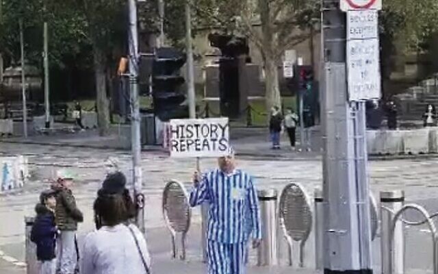 A man in a concentration camp uniform in Melbourne's CBD on Saturday. Photo: Screenshot A man in a concentration camp uniform in Melbourne's CBD on Saturday. Photo: Screenshot