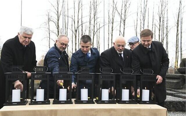 European lawmakers lighting candles at Auschwitz.
Photo: Yossi Zeliger/EJA European lawmakers lighting candles at Auschwitz.
Photo: Yossi Zeliger/EJA