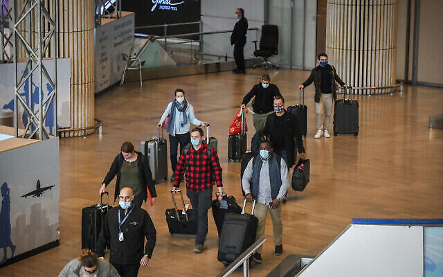 Travellers seen at the Ben Gurion International Airport, on December 19, 2021. Photo: Flash90 Travellers seen at the Ben Gurion International Airport, on December 19, 2021. Photo: Flash90