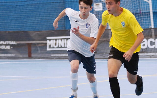 Ethan de Melo (right) on the charge for Hakoah versus the Canberra Boomerangs last Saturday in Melbourne. Photo: Photo: Peter Haskin Ethan de Melo (right) on the charge for Hakoah versus the Canberra Boomerangs last Saturday in Melbourne. Photo: Photo: Peter Haskin