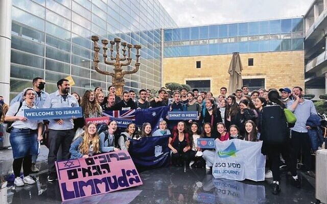 Some of Bnei Akiva's 62 shnatties at Ben Gurion airport. Some of Bnei Akiva's 62 shnatties at Ben Gurion airport.
