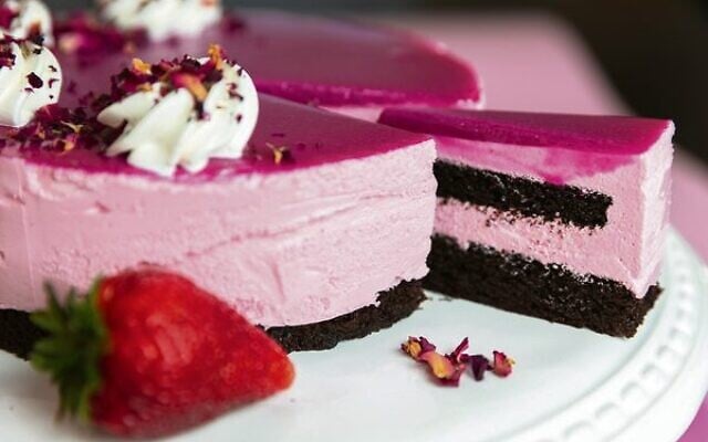 Strawberry mousse cake Strawberry mousse cake