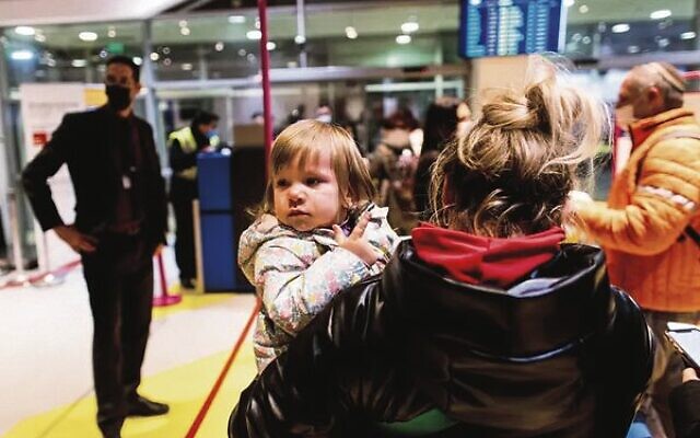 Daria Garn, a Ukrainian refugee from Kyiv, and her daughter, wait to fly to Israel from Romania on March 8. Photo: Reuters/Ronen Zvulun, via MWU Daria Garn, a Ukrainian refugee from Kyiv, and her daughter, wait to fly to Israel from Romania on March 8. Photo: Reuters/Ronen Zvulun, via MWU