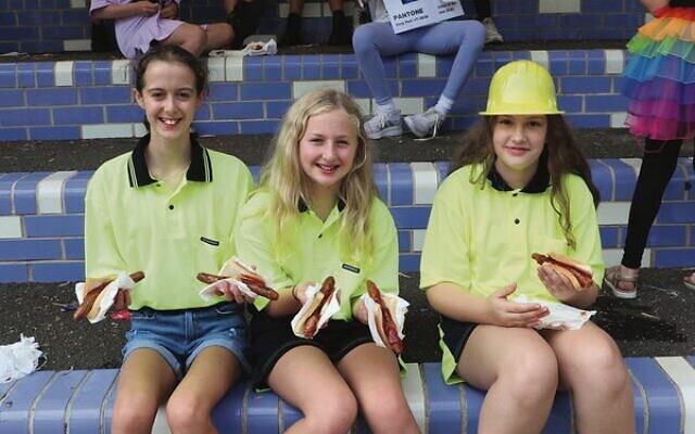 High vis and hot dogs at Bialik College. High vis and hot dogs at Bialik College.