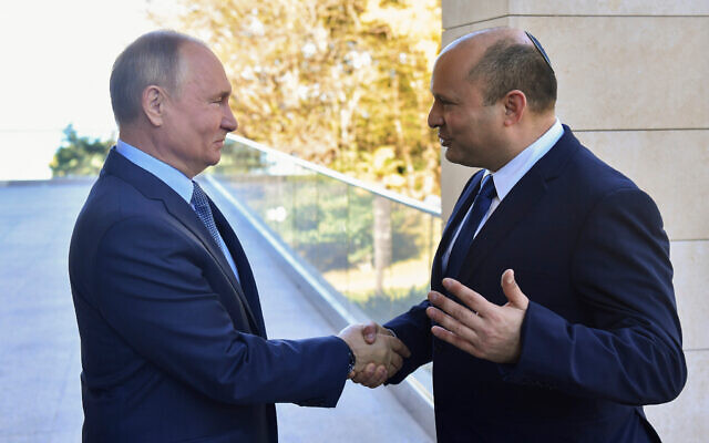 Russian President Vladimir Putin (left) and Israeli Prime Minister Naftali Bennett shake hands during their meeting in Sochi, Russia, last October.
Photo: Evgeny Biyatov, Sputnik, Kremlin Pool Photo via AP Russian President Vladimir Putin (left) and Israeli Prime Minister Naftali Bennett shake hands during their meeting in Sochi, Russia, last October.
Photo: Evgeny Biyatov, Sputnik, Kremlin Pool Photo via AP