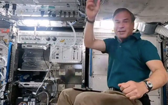 Astronaut Eytan Stibbe in the International Space Station.
Photo: Screen capture/Ynet Astronaut Eytan Stibbe in the International Space Station.
Photo: Screen capture/Ynet