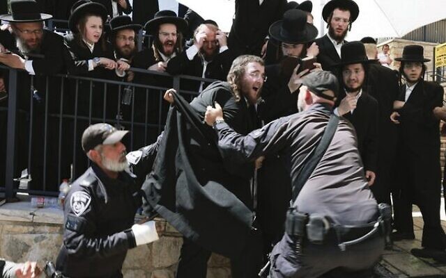 Ultra-Orthodox Jews scuffle with the police as they try to enter the grave site of Rabbi Shimon Bar Yochai in the northern Israeli village of Meron.
Photo: Menahem Kahana/AFP Ultra-Orthodox Jews scuffle with the police as they try to enter the grave site of Rabbi Shimon Bar Yochai in the northern Israeli village of Meron.
Photo: Menahem Kahana/AFP